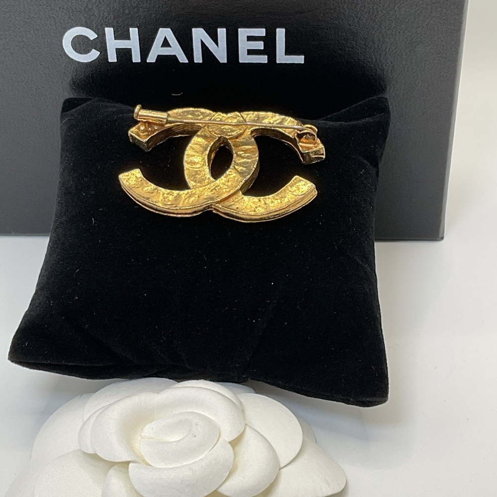 CHANEL CC Logo Rhinestone Brooch - Picture 6 of 11